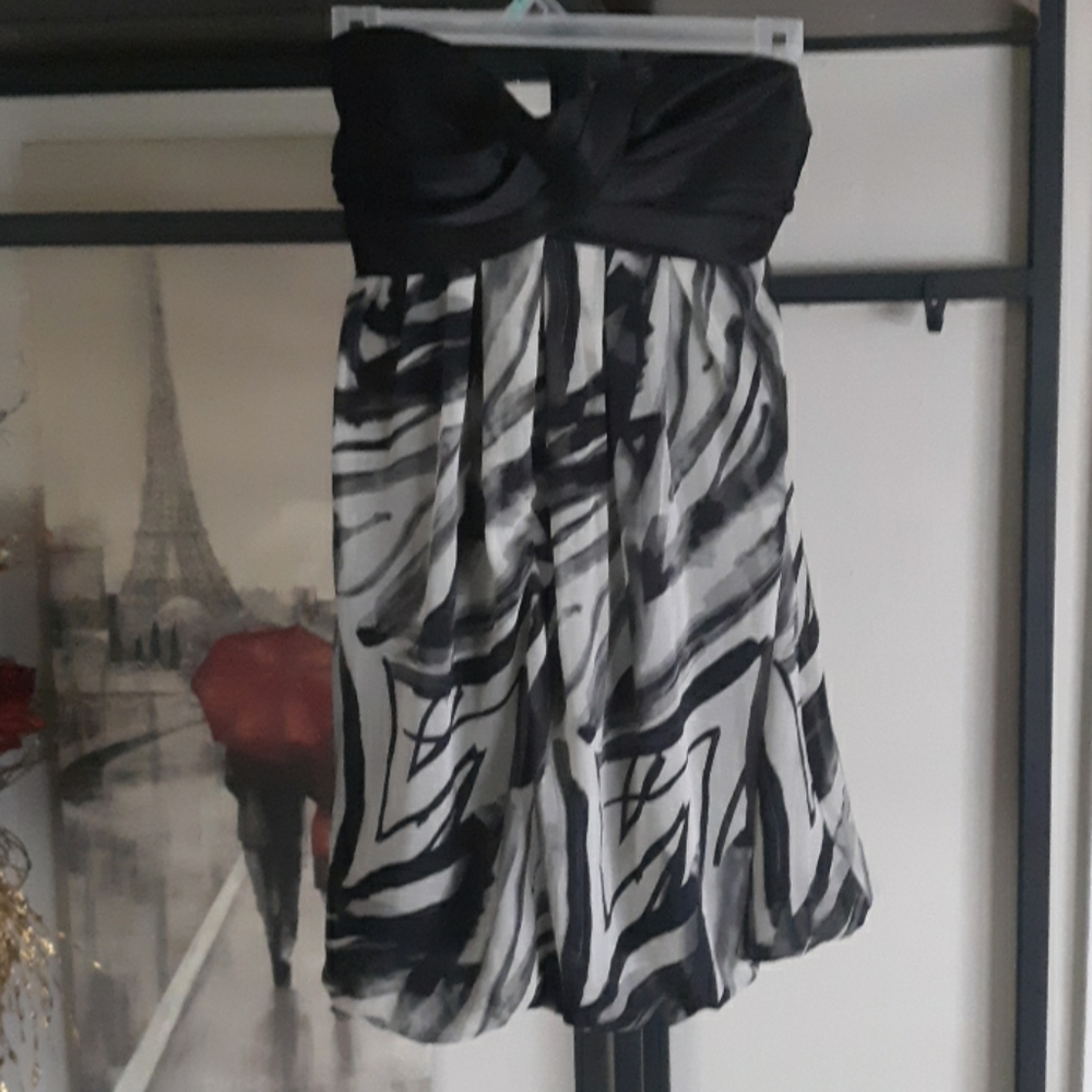 Flowy, strapless  Forever 21 mini